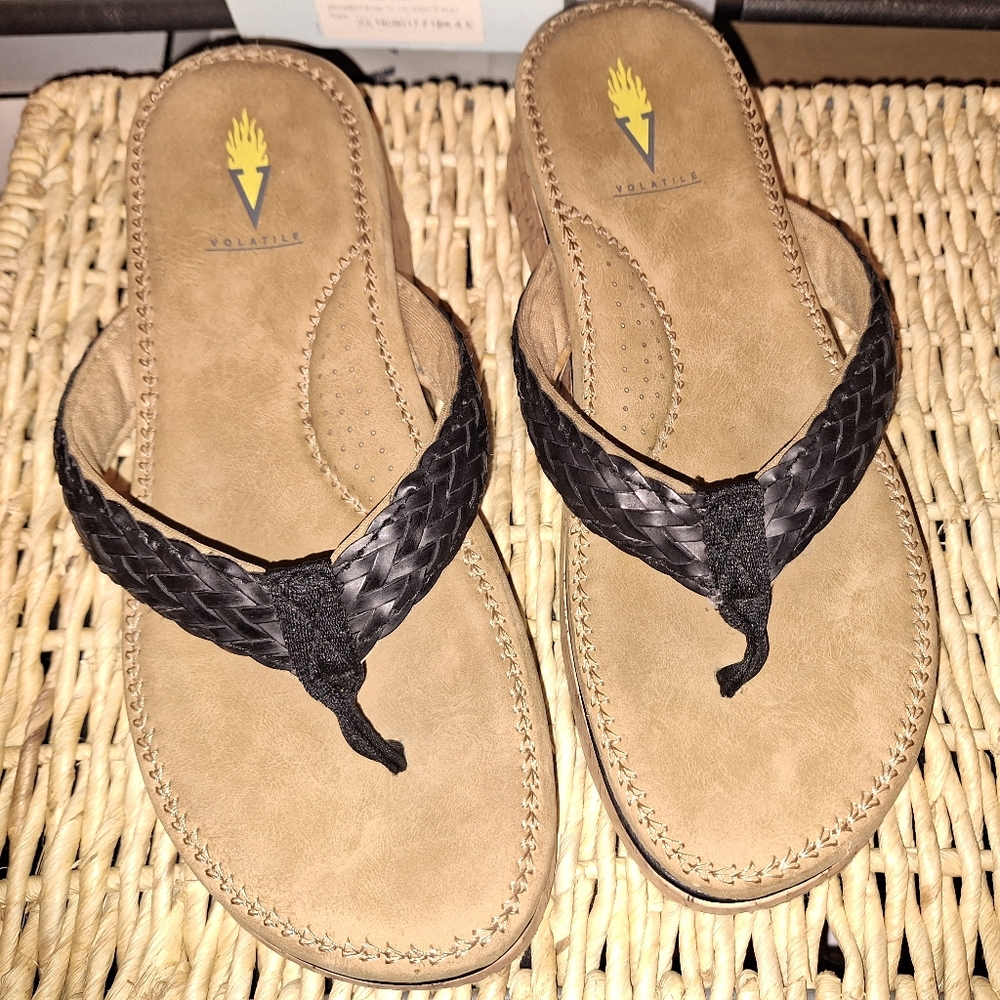 Volatile platform sandals